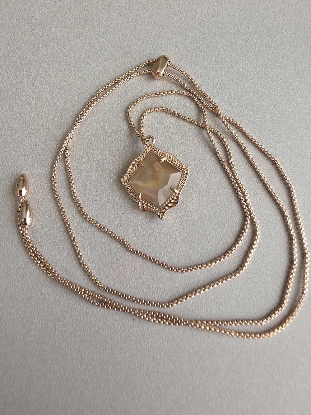 Kendra Scott Kacey Pendent Necklace In Rosegold/Brown Mother Of Pearl